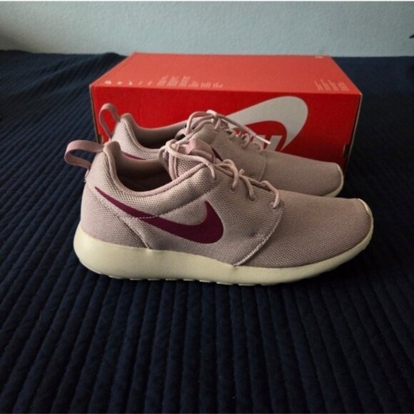 Nike Roshe One Women Size 11 Plum Chaulk True Berry 112025 Gf - Picture 8 of 12